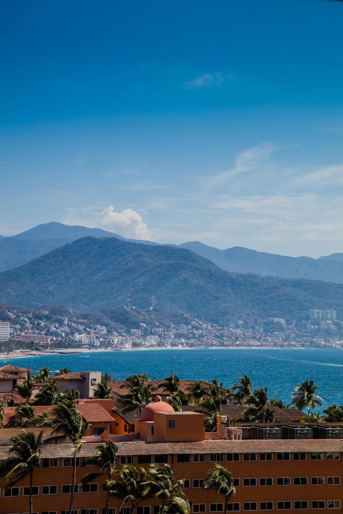 One Puerto Vallarta Aeropuerto Hotel Екстериор снимка