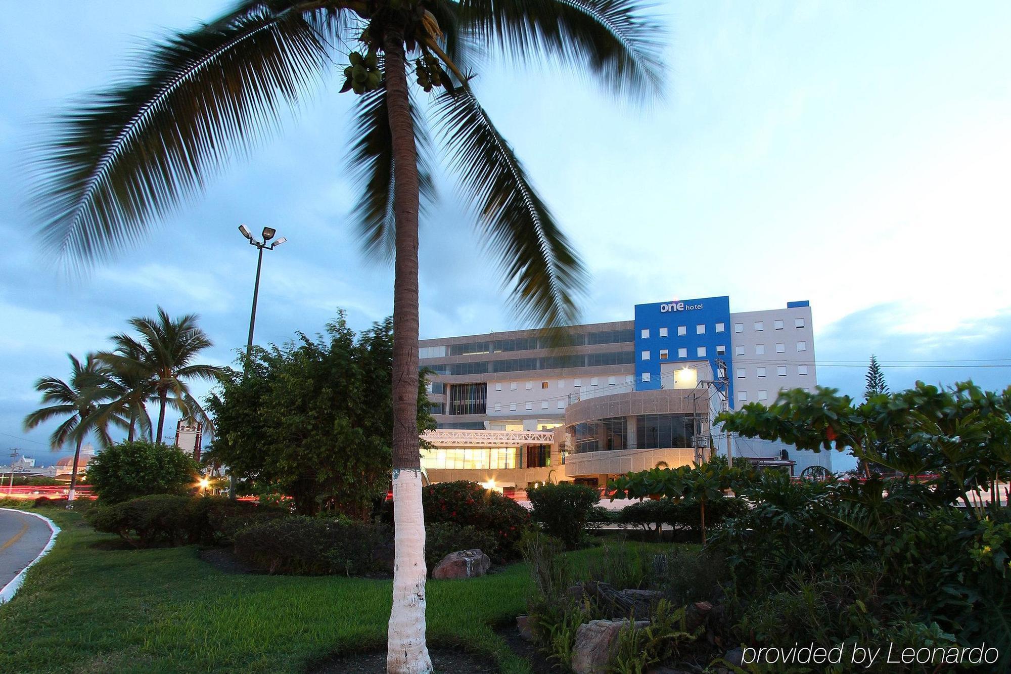 One Puerto Vallarta Aeropuerto Hotel Екстериор снимка