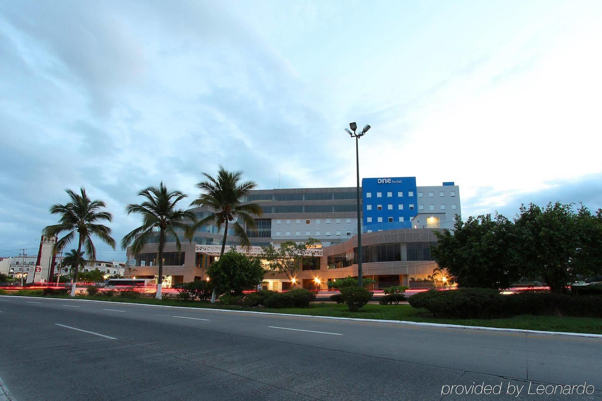 One Puerto Vallarta Aeropuerto Hotel Екстериор снимка